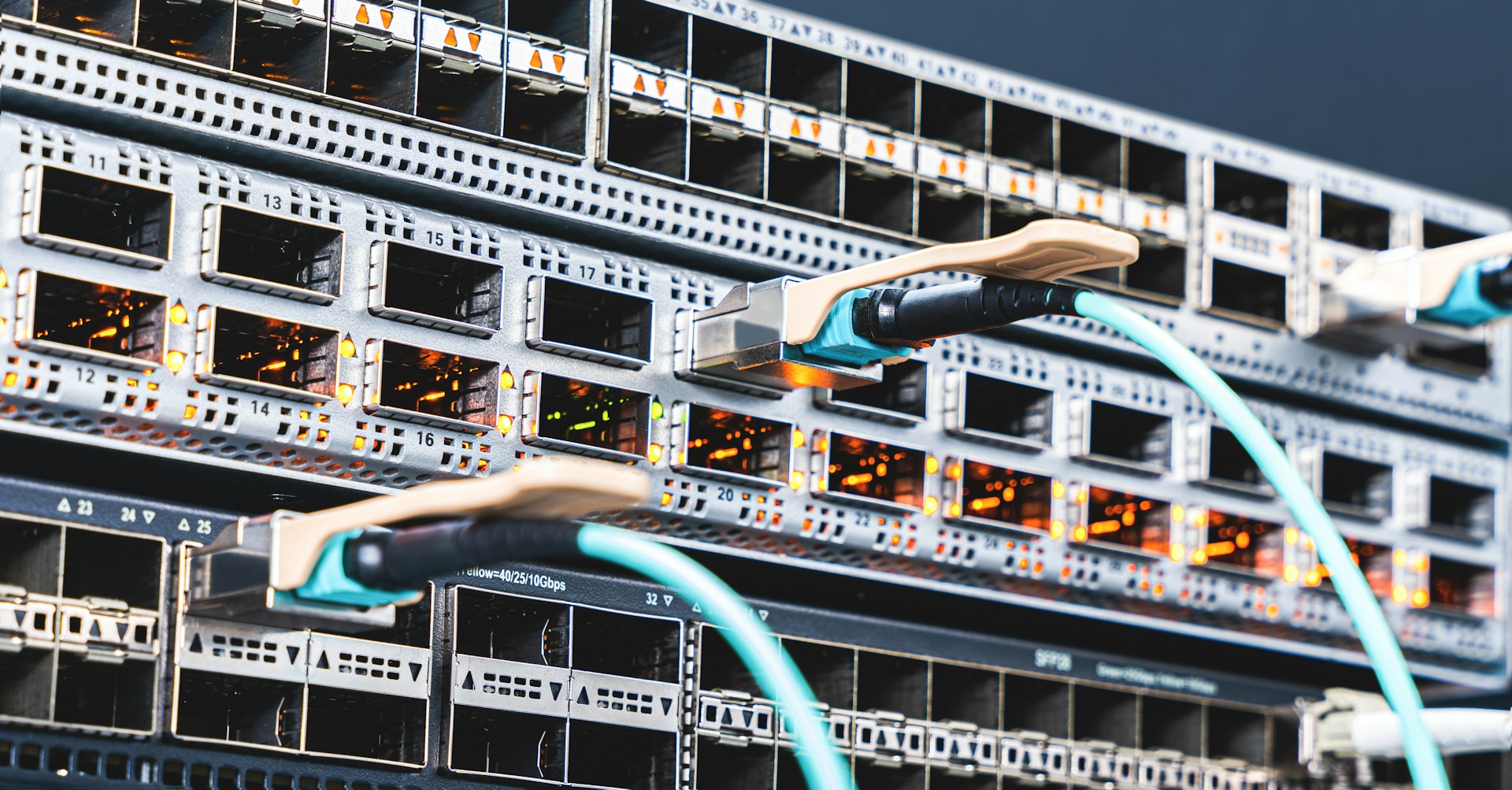 Instalación industrial conectada mediante una red inalámbrica especializada para procesos productivos